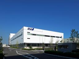 ANAグループ100%出資の安定基盤。手厚い福利厚生や子供手当により、腰を据えて長く働ける環境。