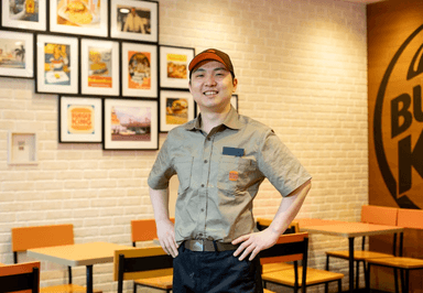 あなたが望む未来を応援!店長の約3割は女性で、海外出身の仲間もいるダイバーシティな雰囲気も魅力です。