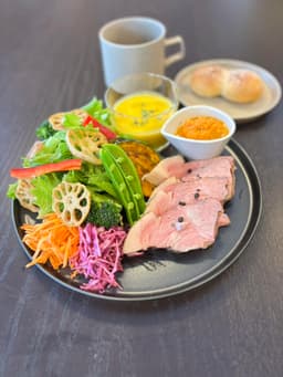 2026年5月末OPEN!ワインと料理、会話が心地よく流れる“大人のCAFÉ”。