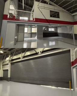 元々倉庫だった建物を全面改装していきます。ここからの完成が楽しみ!内装工事もスタート!!