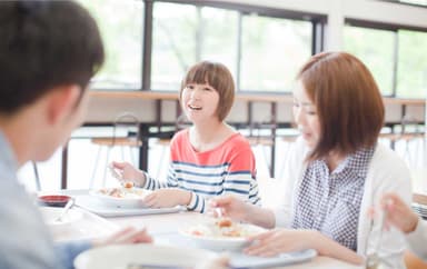 生徒たちの活気あふれる学びの場。各学園内があなたの新しい職場です。