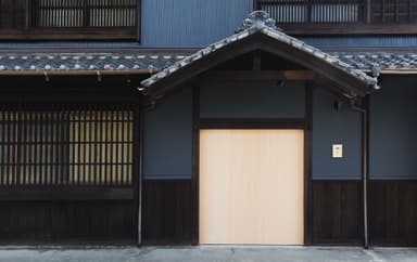 諸戸グループは、不動産業をはじめ、ゴルフ事業・飲食事業など幅広い事業を展開するグループ企業です。