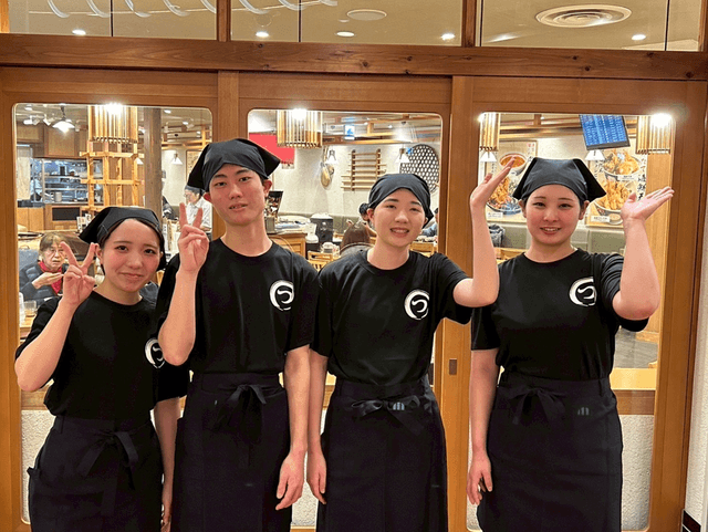 通勤ラクラク◆JR京都駅直結の『つくもうどん』!シンプルな業態だからこそ、教育・サービス・数値改善に力を注げる【月給35.5万~45万円/賞与年2回/待遇充実】