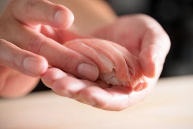 体験を握る鮨職人の新たな挑戦