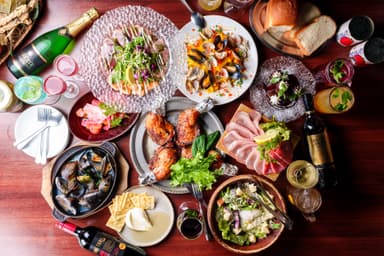 月給35万円~・完全週休2日制で料理長募集!裁量ある環境でキッチンのトップを担えるポジションです!