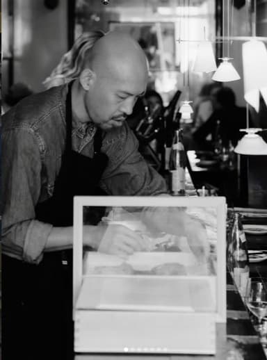 パリで高い評価を受ける日本料理店『BAR OMI』で寿司職人を募集します。