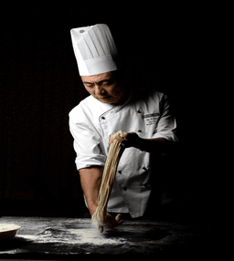 仕込み・品質・チームづくり――“店を動かす力”が活きるポジション。