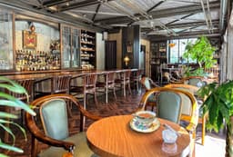 吉祥寺の文化を創る一軒家カフェや隠れ家バーなど、こだわりの調度品に囲まれた上質な空間でご活躍を。