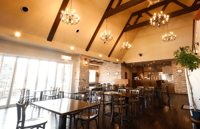 【完全週休2日/調理スタッフ募集】基本から学べる!経験も活かせる!穏やかな郊外のカジュアルフレンチレストラン◎地域の安定企業として、街の魅力を食から育てています