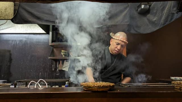 【土日休×完全週休二日制】南青山に2026年1月OPENした『焼鳥 空』。名古屋で百名店に選出された実績を持つブランドが東京進出、立ち上げ期から関われる環境です