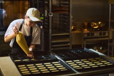 フィナンシェを中心に、素材や焼き加減にこだわった焼き菓子づくりに携わるポジション