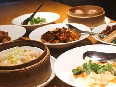 本格的な中国料理の調理技術に加え、点心師のサポートを通じて専門性の高いスキルが身に付きます。