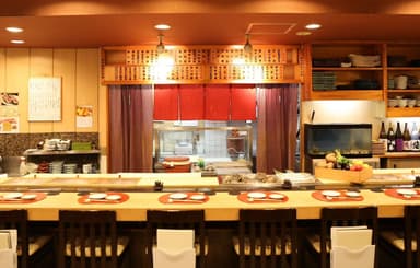 浅草駅徒歩1分。天然物の鮨種を扱う江戸前寿司店で、経験を活かして活躍できます。