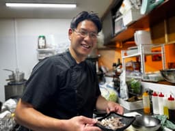 ソウル出身のオーナーが迎える、明るくあたたかな韓国料理店♪