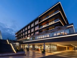 横浜の海に佇むラグジュアリーホテル。ここがあなたの新たな職場です。