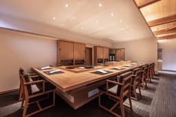 ここがあなたの新しい舞台です。上質な空間で、最高のサービスを提供していきましょう。